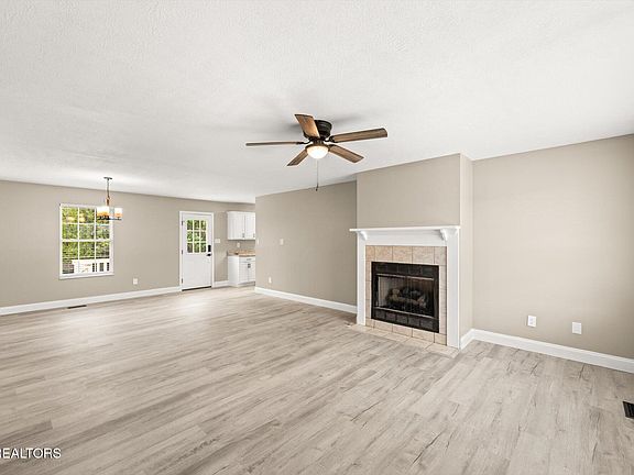 4th image of 7536 Peony Dr