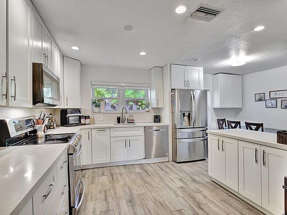 5th image of 1565 SW 28th Terrace