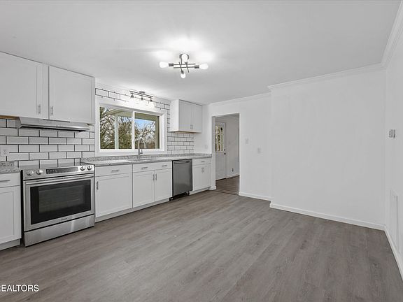 5th image of 5936 Thorn Grove Pike