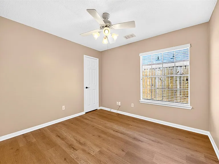 17414 Erin Way Ct — Photo 33