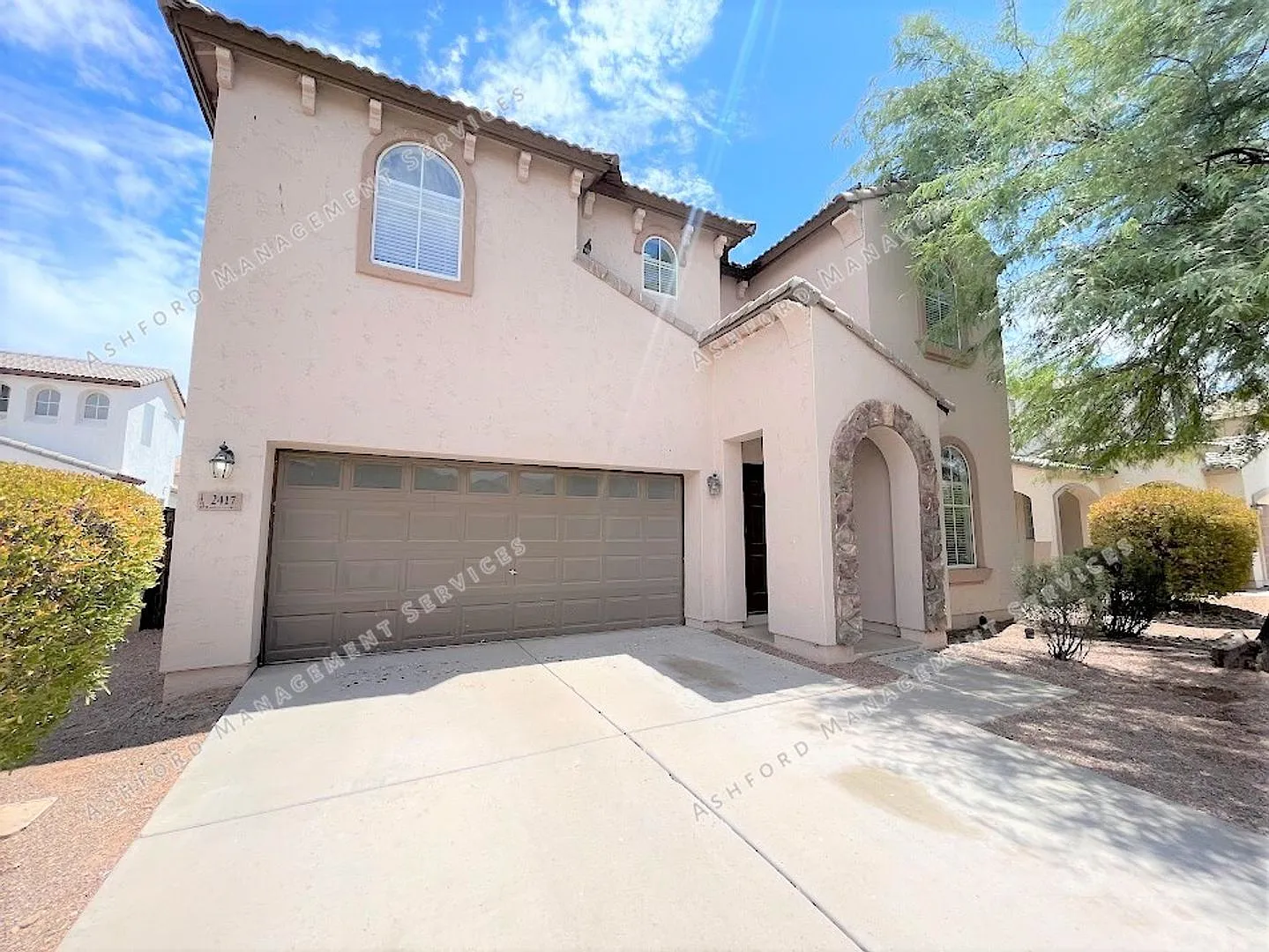Spacious 4 bedroom plus loft in Tolleson — Photo 1
