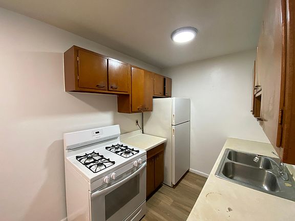 3rd image of 708 University Ave SE #546d33fa9