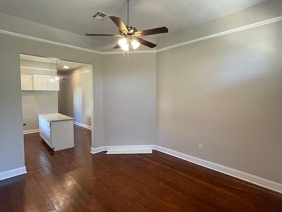 3rd image of 914 N Robertson St