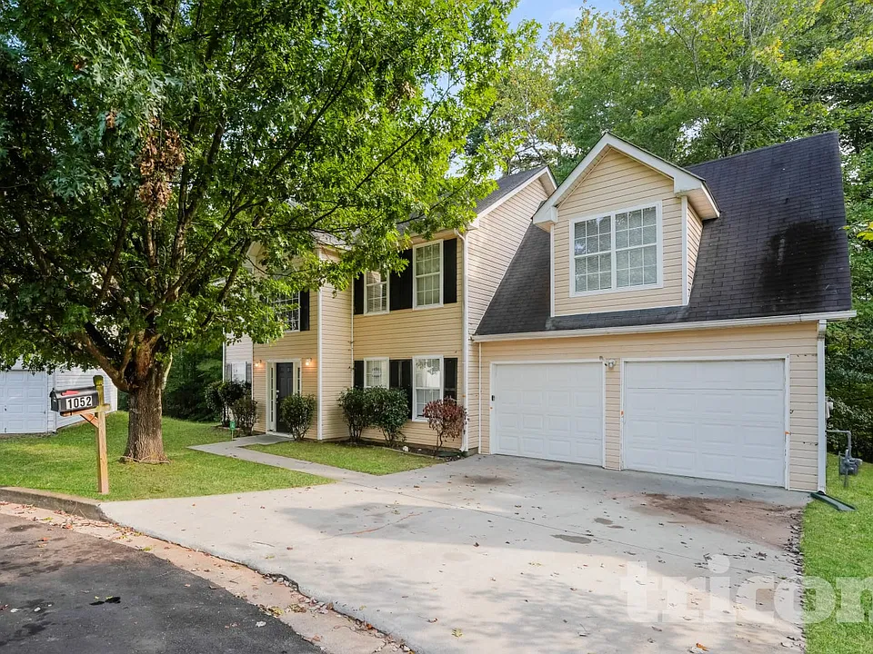1052 Erie Cir