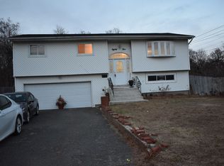 85 Cedar Dr, Bay Shore, NY 11706