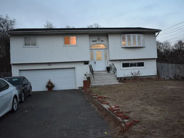 85 Cedar Dr, Bay Shore, NY 11706