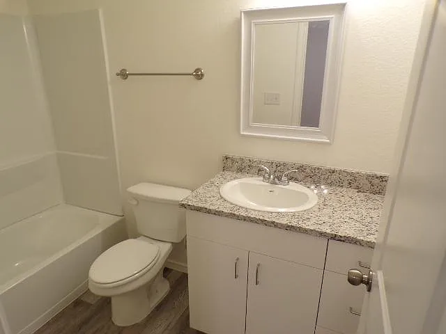 690 Union Ave #4 — Photo 15