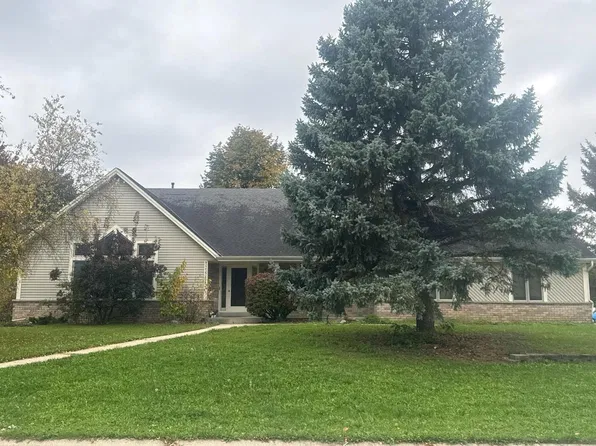 W225N2671 Alderwood LANE, Waukesha, WI 53186