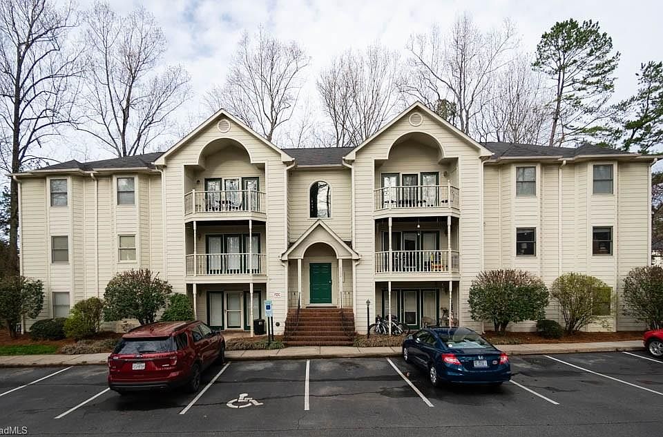 1st image of 5934 W Friendly Ave Unit G