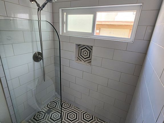 4th image of 2311 Carnegie Ln Unit 2