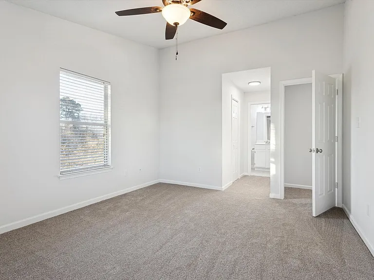 1563 N King St #105 — Photo 19