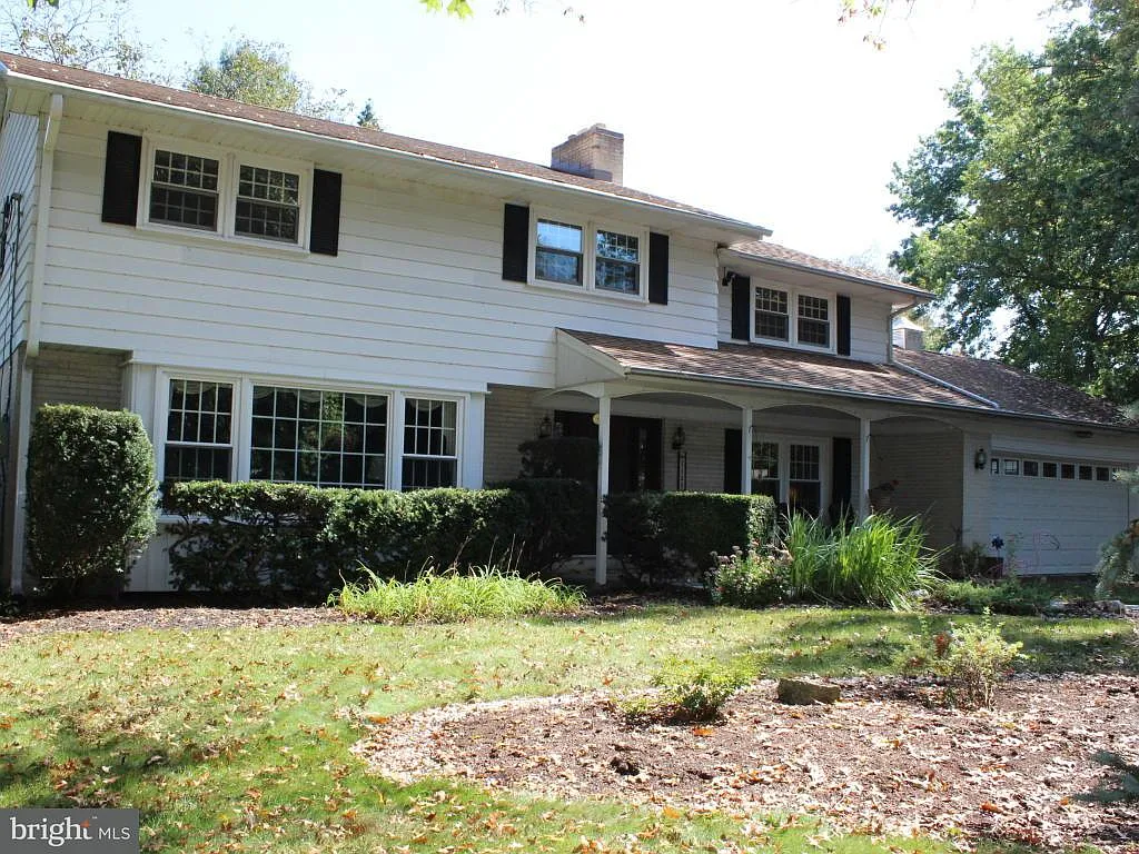 1135 Aquilla Dr photo 1