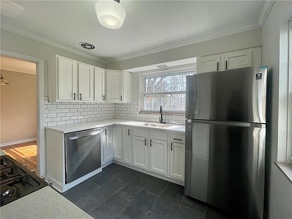 5th image of 4815 Hobaugh Ave