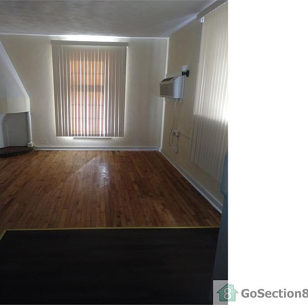 2nd image of 1270 N Main St APT 1