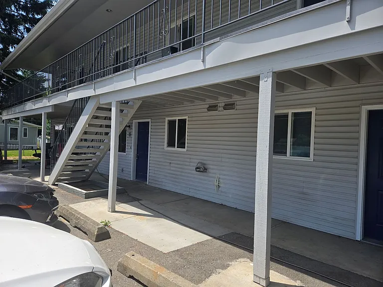 Crenshaw Apartments — Photo 13