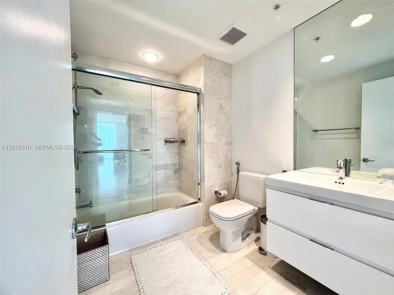 17111 Biscayne Blvd #1102 — Photo 15