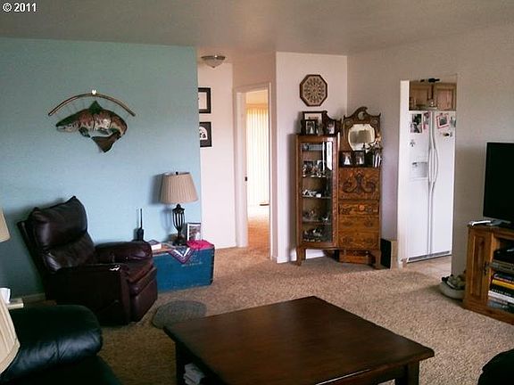 4th image of 1023 Sanford Ave
