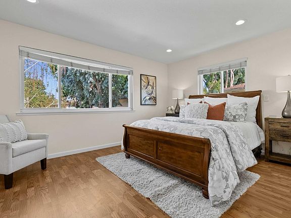 5th image of 256 Ventura Ave
