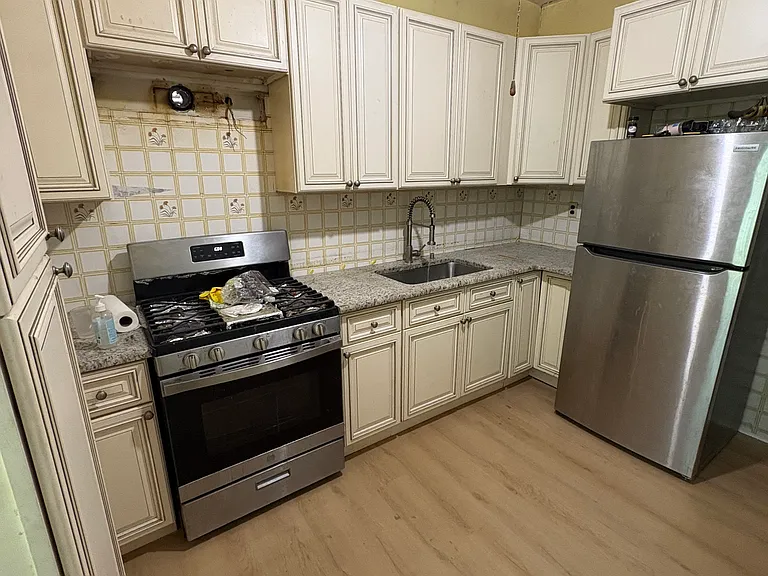 221 Jewett Ave #2 — Photo 4