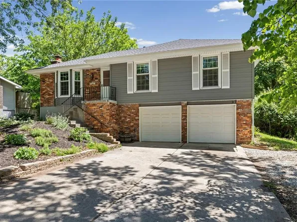1808 SE Manor Pl, Blue Springs, MO 64014