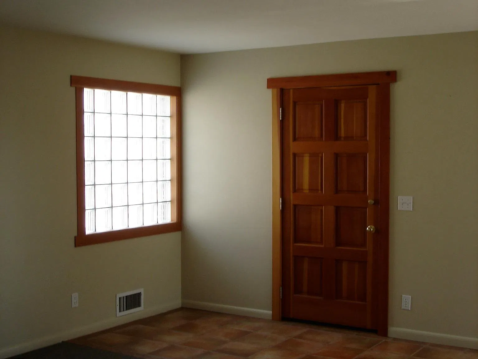 2 bed, 980 sqft, $1,900 — Photo 4