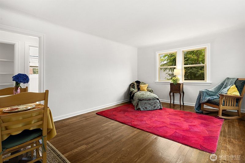 3rd image of 921 SW 102nd Street