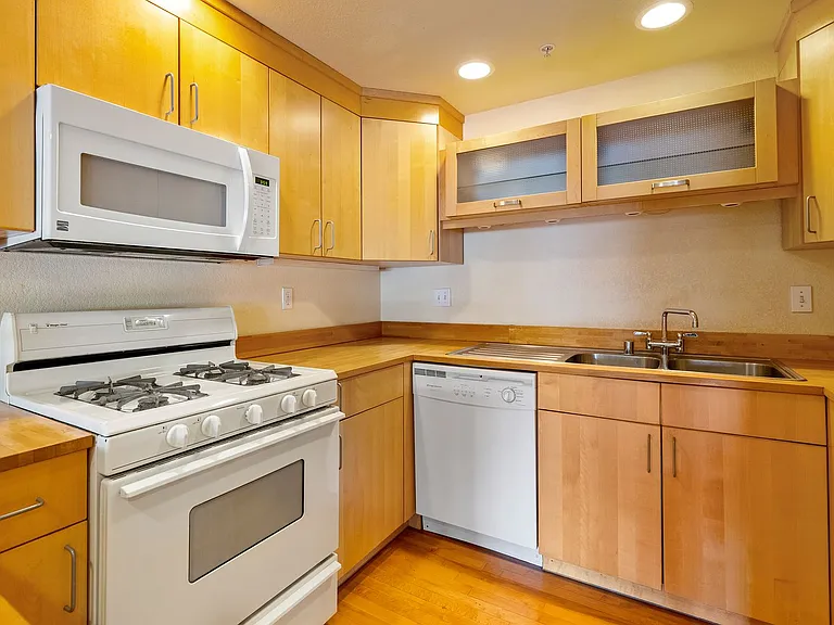 2074-2078 Parker Street - Residential — Photo 7