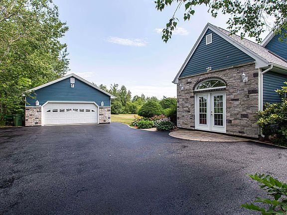 2nd image of 484 Shaw Rd
