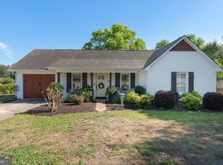 185 N Hampton Dr, Fayetteville, GA 30215