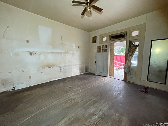 5th image of 1015 STEVES AVE