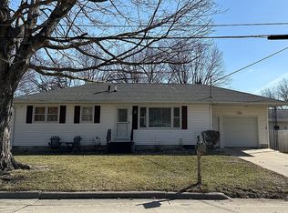 1125 N 3rd St, Manchester, IA 52057