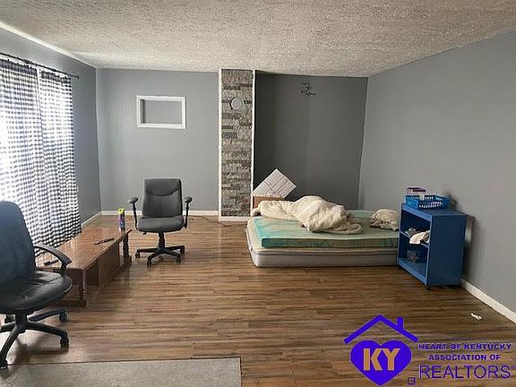 5th image of 108 S Mill St