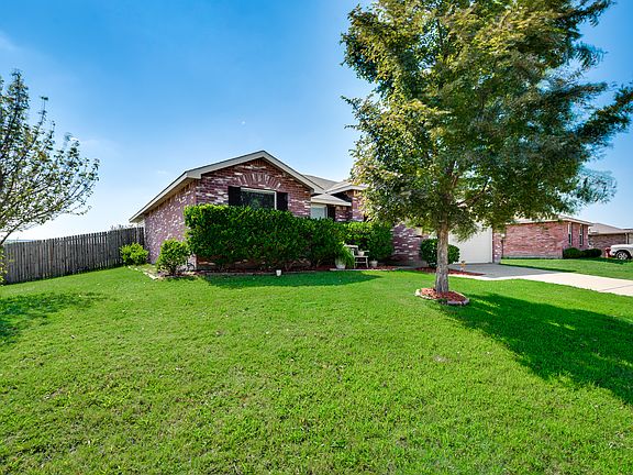 3rd image of 1225 Cyprus Dr