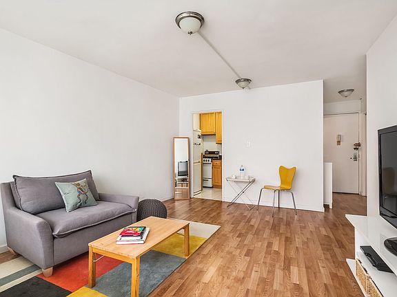 3rd image of 225 E 36th St APT 12B