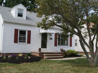1642 Crestwood Rd, Mayfield Heights, OH 44124