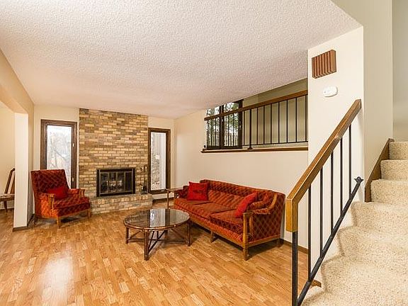 2nd image of 1745 Black Oaks Ln N