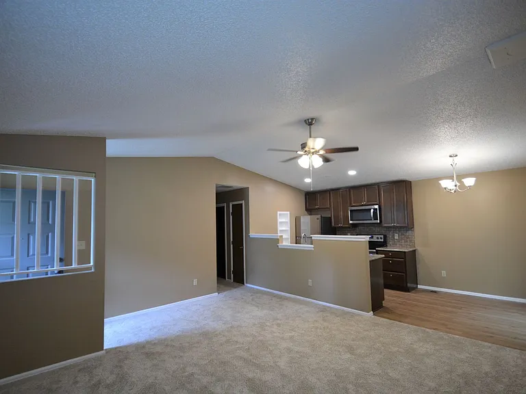 4618 Excalibur Ct — Photo 12