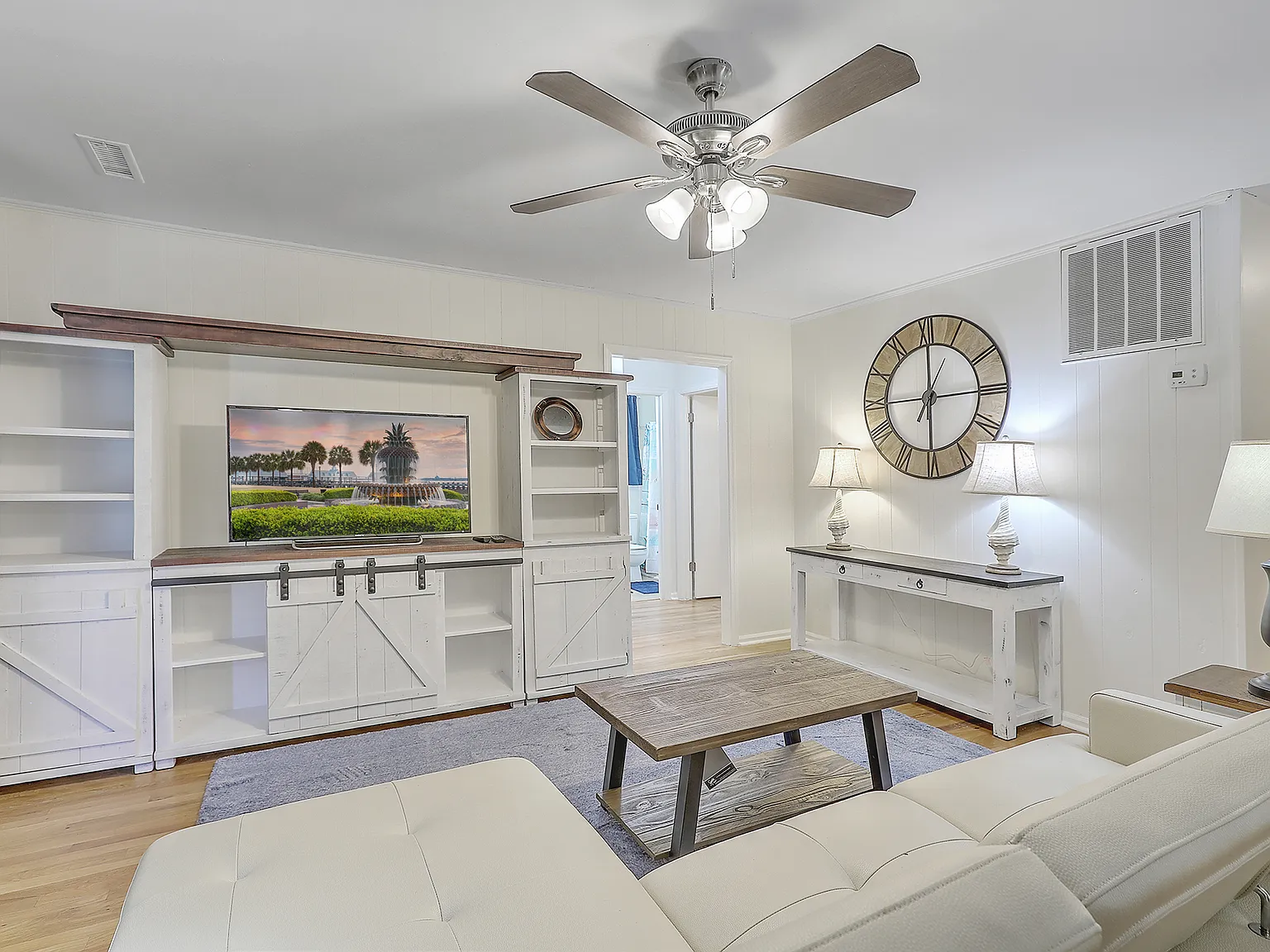 3 bed, 1154 sqft, $3,300 — Photo 3