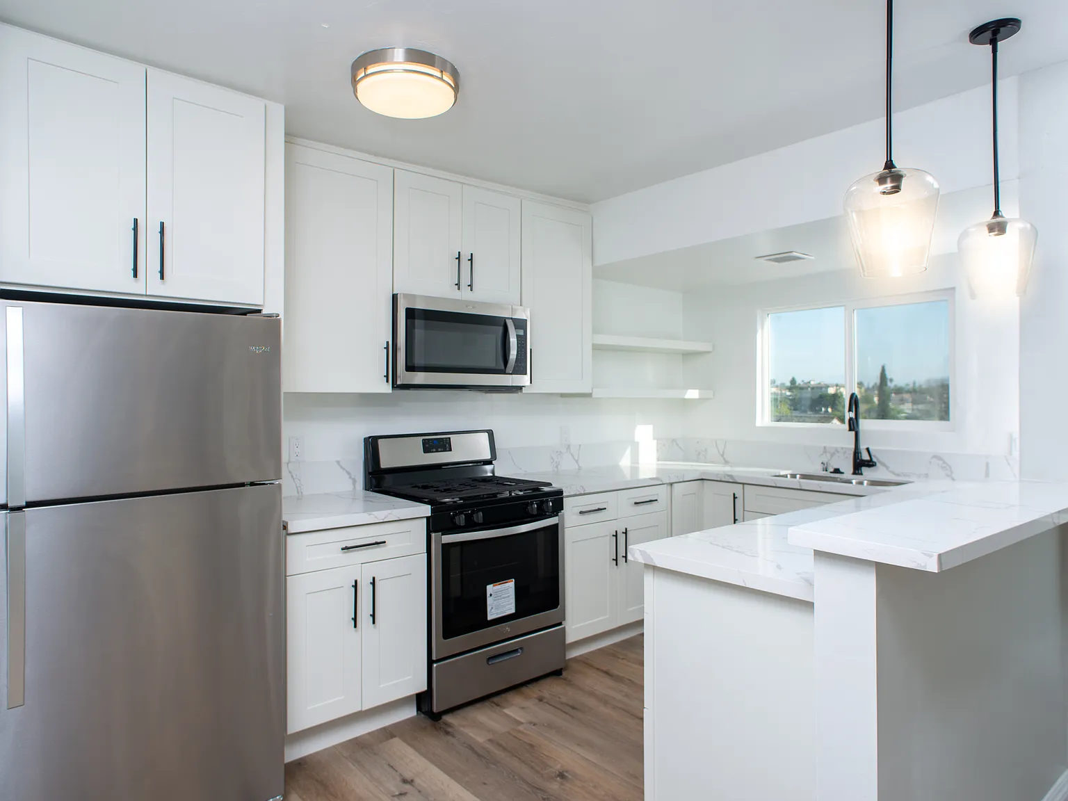 1 bed, 800 sqft, $2,200 — Photo 2