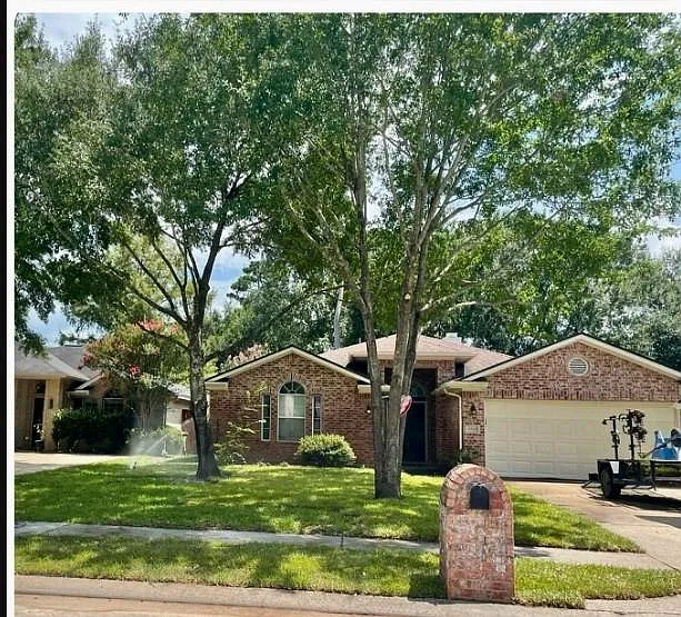 3 bed, 2.0 bath, 1991 sqft, $2,075 — Photo 1