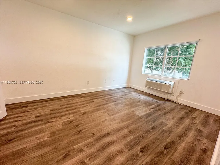 8415 Harding Ave #5 — Photo 13