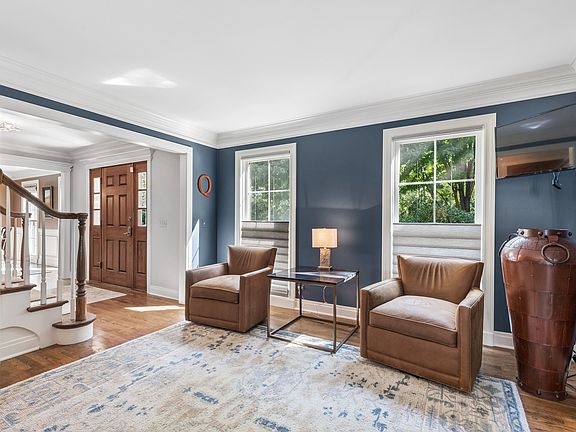 3rd image of 118 S Montclair Ave