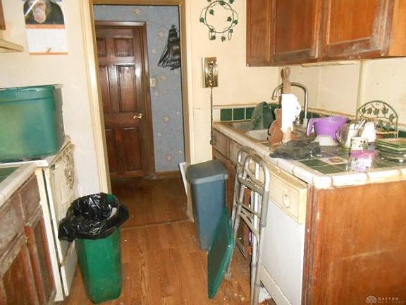 3rd image of 7429 W 3rd St