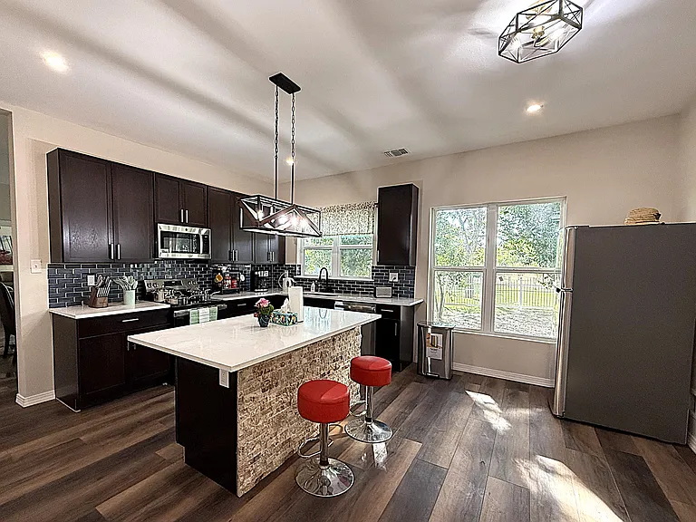 2046 W Kingsbury St — Photo 15