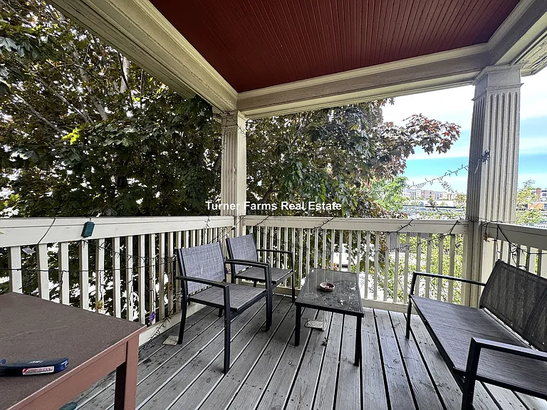 139 E Cottage St — Photo 10