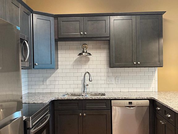 5th image of 212 S Center St #203