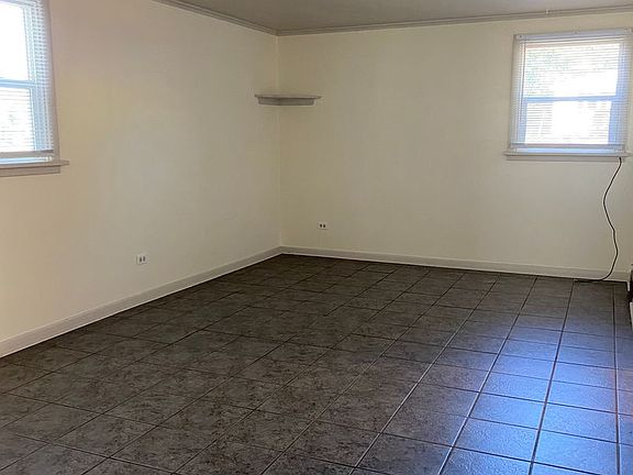 3rd image of 1000 Longstaff St #B