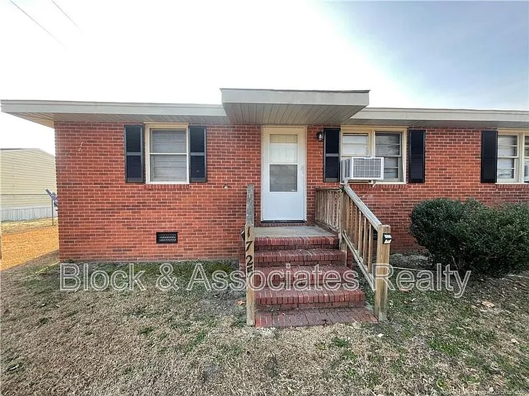 1725 Cumberland Dr — Photo 1