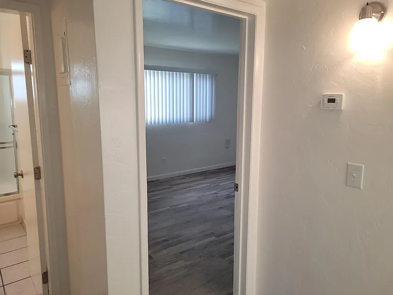 609 E Kaweah Ave — Photo 7