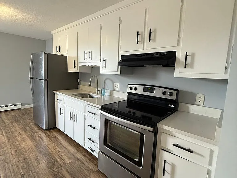 21-23 W Main St — Photo 6